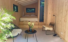 Fabulous F1 B&B